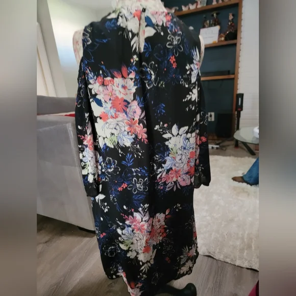 Lily Rose Black and White Floral Dress. Size Medium - Picture 6 of 7